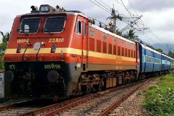 South Central Railway has announced that the Guntur-Kachiguda (17251) train will be canceled from today till the 28th of this month and the Kachiguda-Guntur (17252) train will be canceled from tomorrow till March 1 due to repair work. Also, Kachiguda-Medak (07577) train from tomorrow to March 1, Medak-Kachiguda (07578) train from tomorrow to March 1 has been cancelled. Apart from this, the railway authorities said that Machilipatnam-Kurnool City (07067) train on 14, 16, 18, 21, 23, 25, 28 and Kurnool City-Machilipatnam (07068) train on 15, 17, 19, 22, 24, 26 and March 1 will be cancelled. mentioned.Guntur-Secunderabad (17254) express train between Donakonda-Guntur has been partially cancelled. Secunderabad-Guntur (17254) Express train between Donakonda-Guntur has been canceled from 18th to 27th of this month. Guntur-Doan (17228) train was canceled from 12-28 and Doan-Guntur (17227) train from 13th to 1st March. Guntur-Tirupati (17261) from 19th to 28th and Tirupati-Guntur (17262) between Guntur-Markapuram stations have been canceled, South Central Railway officials said. Passengers are requested to take note of this matter and cooperate.