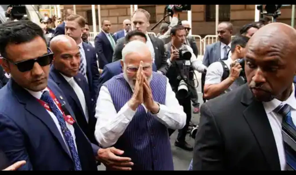 Narendra Modi surrounded by Bodyguards in US