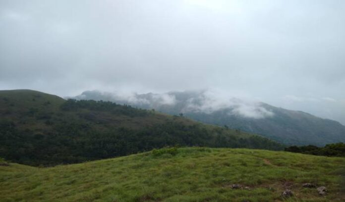 Ponmudi hill station foggy mountains