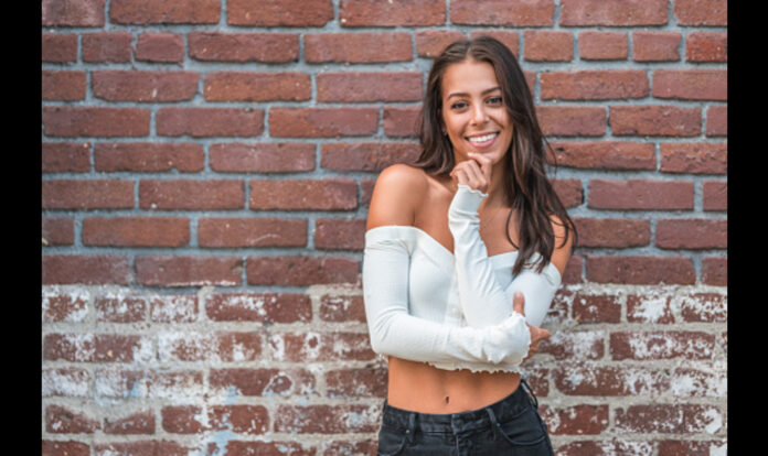 smiling-fashionable-woman-against-wall