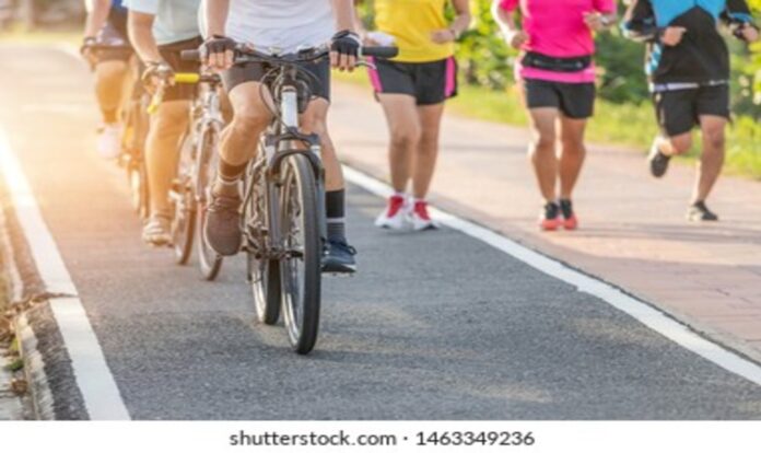 Close movement of group cyclists and group runner