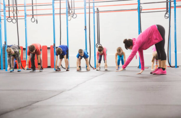 instructor-and-children-practicing-inchworm