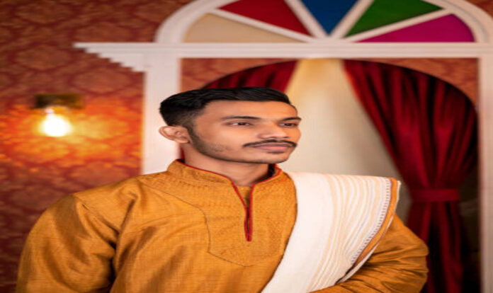 Model wearing kurta