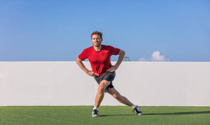 Man doing sculpting exercise